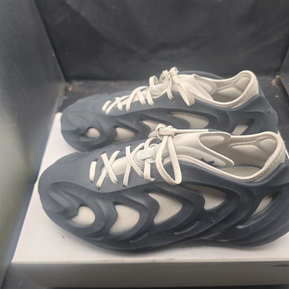 adidas Black and‎ White Futuristic Sneakers - Picture 2 of 7